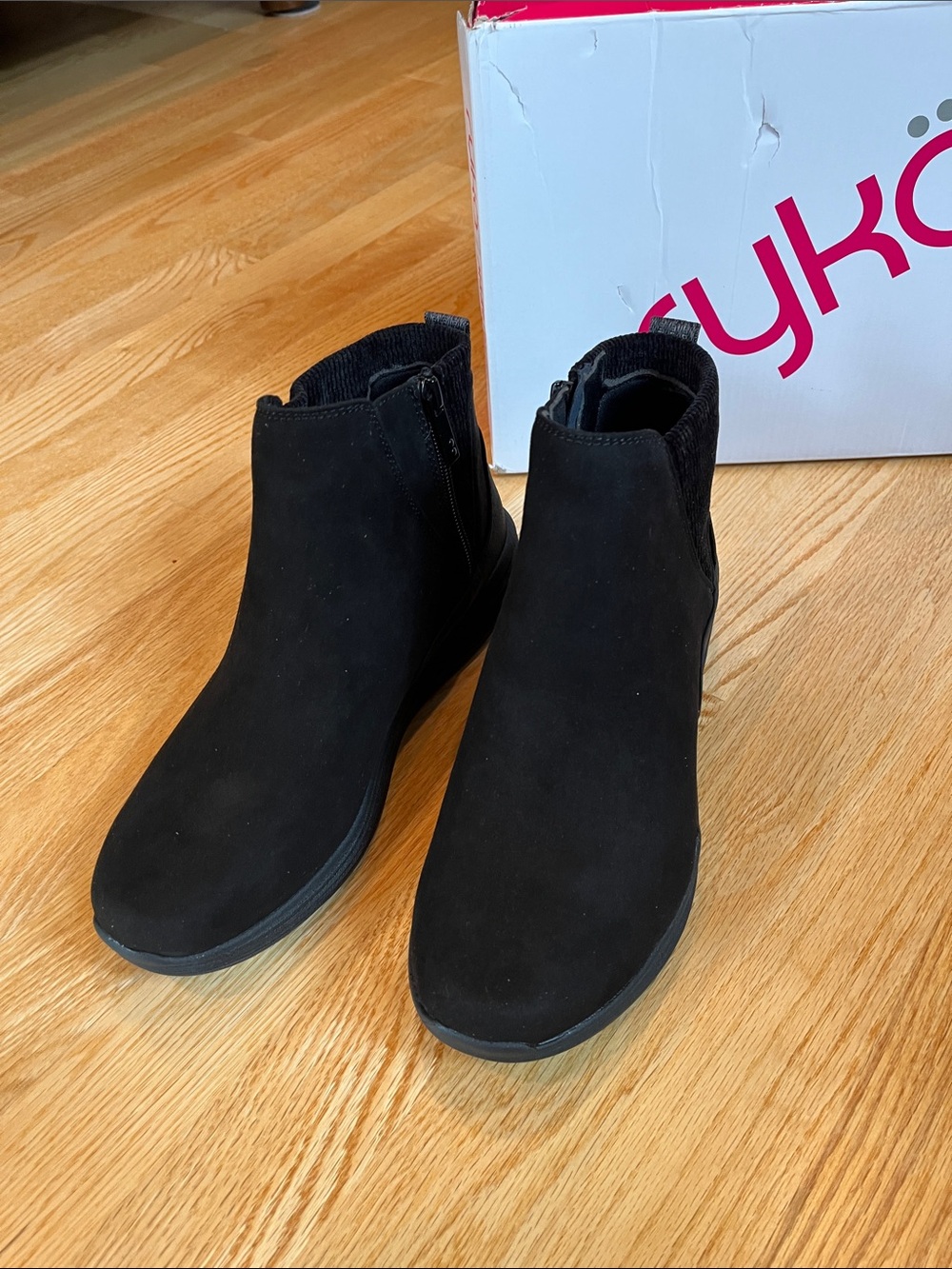 NEW Ryka Noelle Sz 8 Black Suede Water-Repellent Ankle Boots - Picture 4 of 8